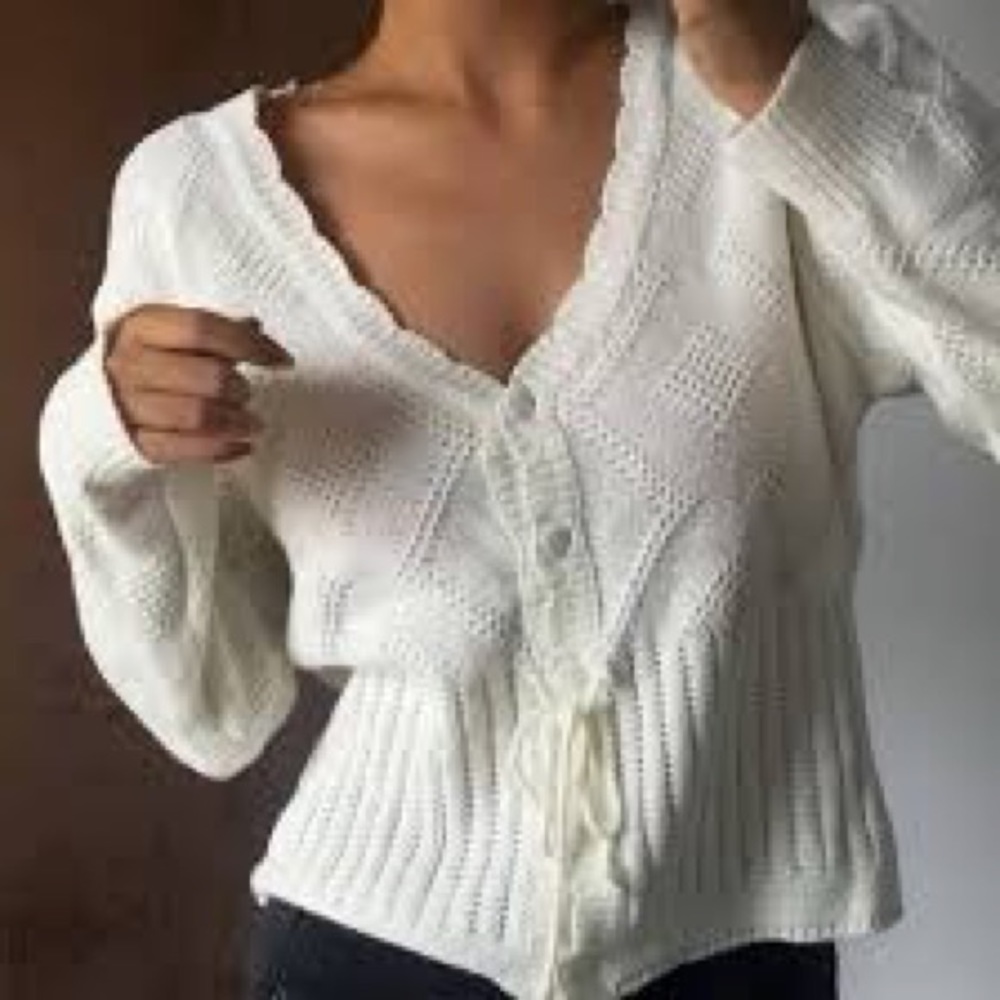 Shekou Waitlist Pinch Me Top Sweater Small